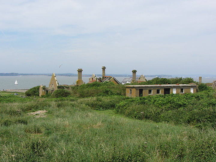 Disused buildings on Flat Holm - geograph.org.uk - 3078781